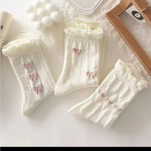 Elegant Cream Socks with Bow Accents
0219 - Picture 4 of 5